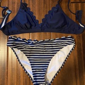 CUPSHE size medium scalloped trim navy and white strip